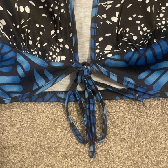 Butterfly Open Front Top - Picture 2 of 4